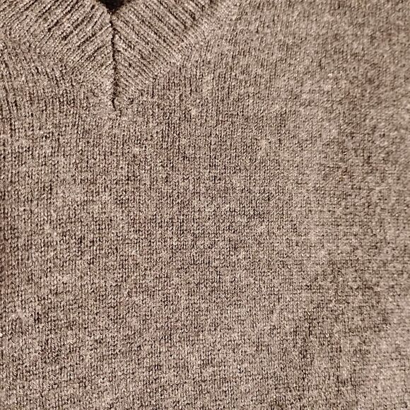 Banana Republic sweater mens L LArge gray 100% extra fine merino wool v-neck - Picture 3 of 7